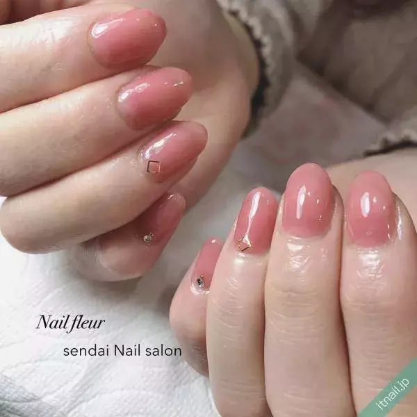 ストーンネイル どの指 どの位置 ベストなストーンポジションをライフスタイル別にご提案 ローリエプレス