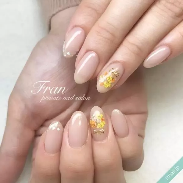 かわいさ倍増 ブライダルネイルとしてもおすすめの 花束ネイル デザイン集 ローリエプレス