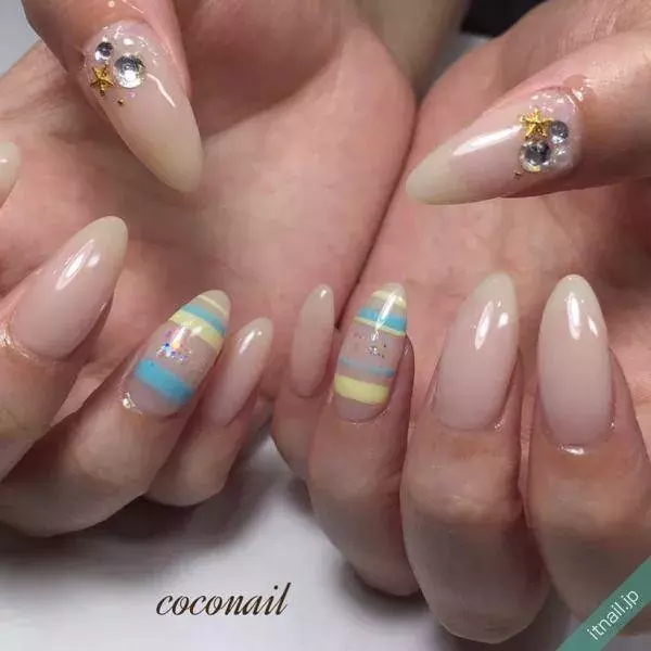 どんな色を組み合わせる カラフルボーダーネイルデザイン5選 ローリエプレス
