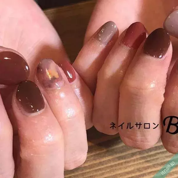 そろそろ秋を意識して 晩夏におすすめのブラウンネイルお手本まとめ ローリエプレス