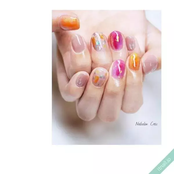 ハデさを上手に緩和 クリアなカラフルネイルが初夏にぴったり ローリエプレス