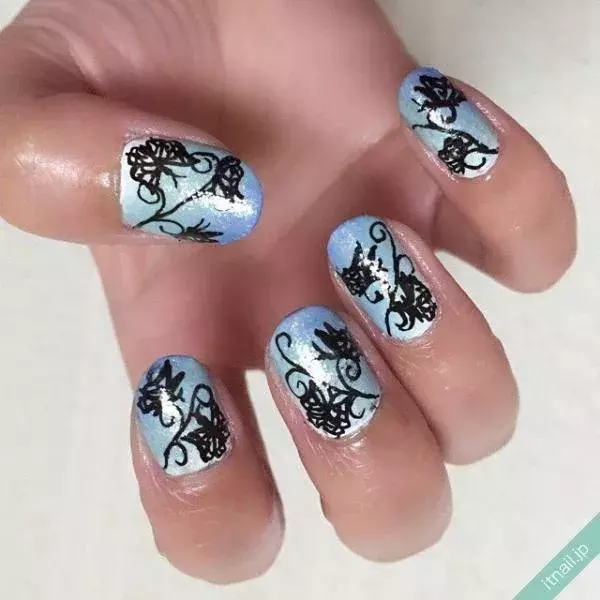 蝶々アートで妖艶に 黒を使ったバタフライネイル ローリエプレス 蝶々アートで妖艶に 黒を使ったバタフライネイル ローリエプレス