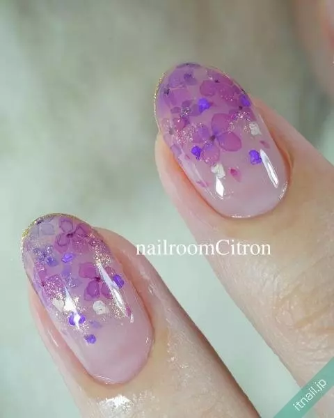 梅雨の時期にぴったり 指先から気分を上げる 紫陽花ネイル デザイン ローリエプレス