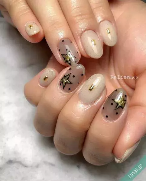 ちょっぴりおフェロに シースルーベース ドット柄のネイルデザイン ローリエプレス