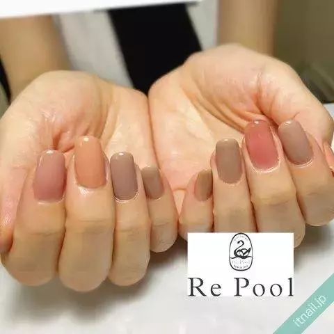 垢抜けワンカラーネイル で差をつける こなれ感の秘訣は 透け感 と くすみカラー ローリエプレス