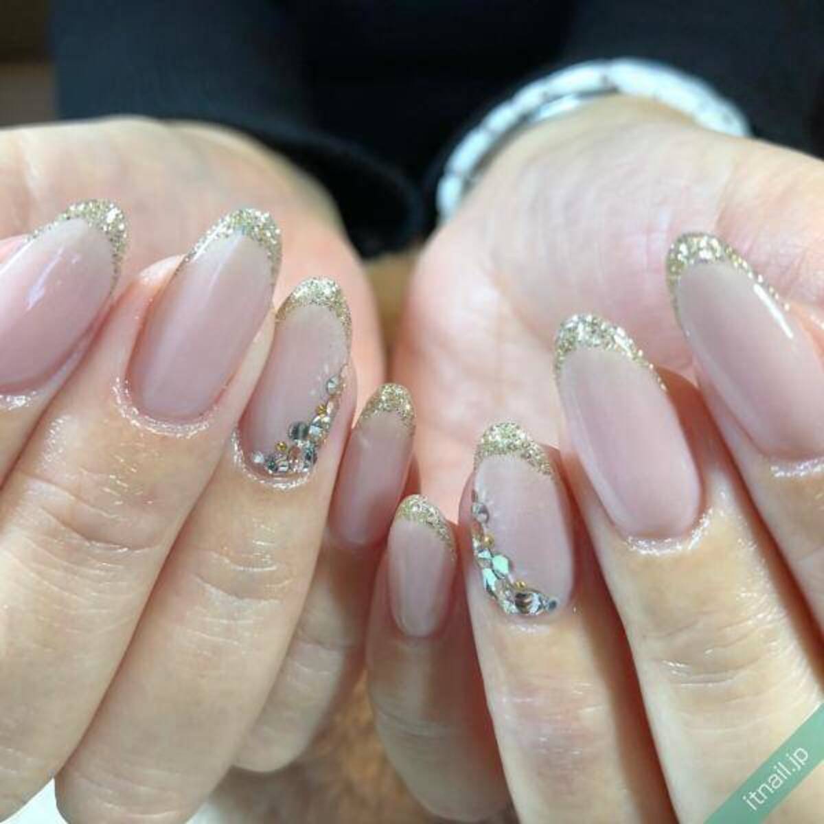先端がキラリと輝く ラメフレンチネイルが今のワタシの気分 ローリエプレス