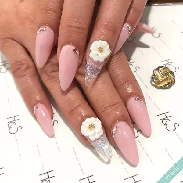 根元にon がポイント 3dフラワーネイルがロマンチック ローリエプレス 根元にon がポイント 3dフラワーネイルがロマンチック ローリエプレス