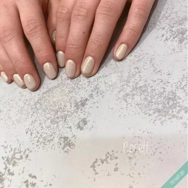 絶妙カラーで差をつける ナチュラル系 ネイルデザイン集 ローリエプレス