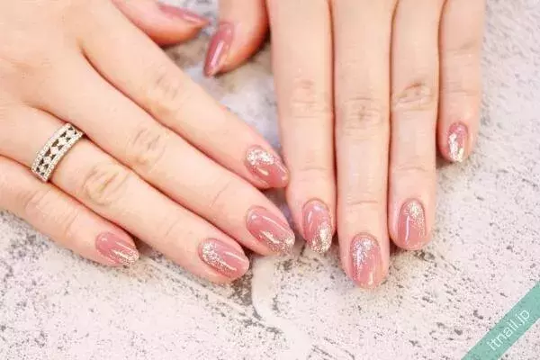大人女性のためのカラー くすみピンクネイル デザイン特集 ローリエプレス