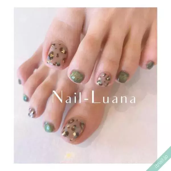 秋の足元にピッタリ レオパードのフットネイル デザイン９選 ローリエプレス