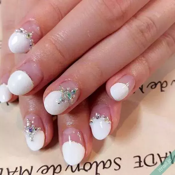 結婚式シーズン到来 ブライダルネイルで人気のカラーがこちら ローリエプレス 結婚式シーズン到来 ブライダルネイルで人気のカラーがこちら ローリエプレス