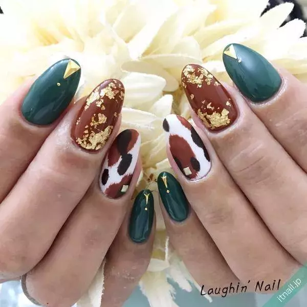 セルフネイルでも取り入れやすい オシャレ見え確実なホイルネイルをチェックせよ ローリエプレス