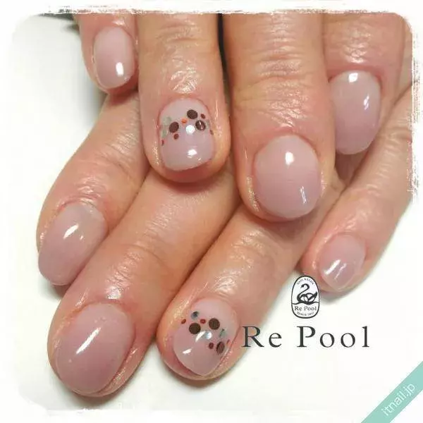 セルフネイル派さん必見 丸ホログラムで作るデザインバリエ ローリエプレス セルフネイル派さん必見 丸ホログラムで作るデザインバリエ ローリエプレス