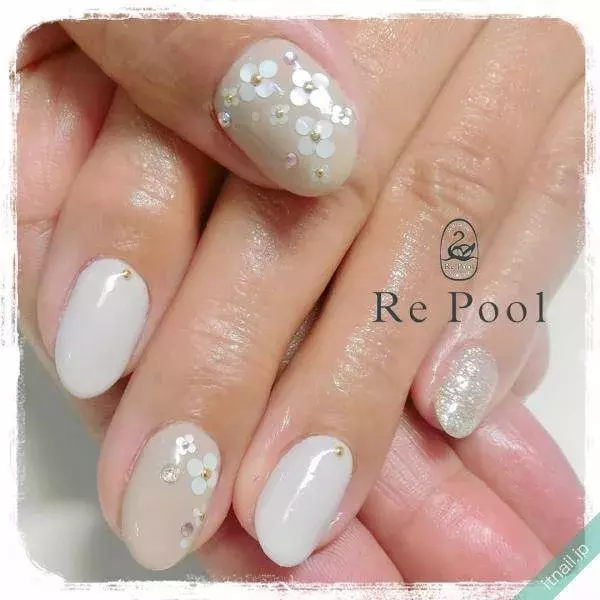 セルフネイル派さん必見 丸ホログラムで作るデザインバリエ ローリエプレス セルフネイル派さん必見 丸ホログラムで作るデザインバリエ ローリエプレス