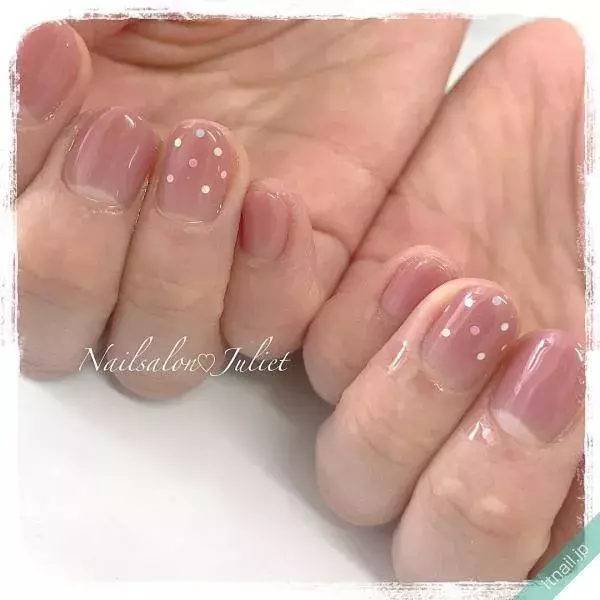 セルフネイル派さん必見 丸ホログラムで作るデザインバリエ ローリエプレス セルフネイル派さん必見 丸ホログラムで作るデザインバリエ ローリエプレス