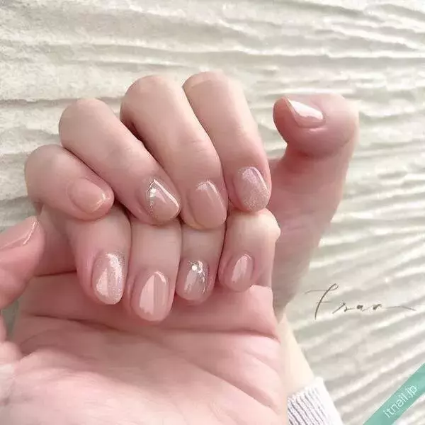 凛とした指先 夏にかけておすすめの ヌーディネイル ８選 ローリエプレス