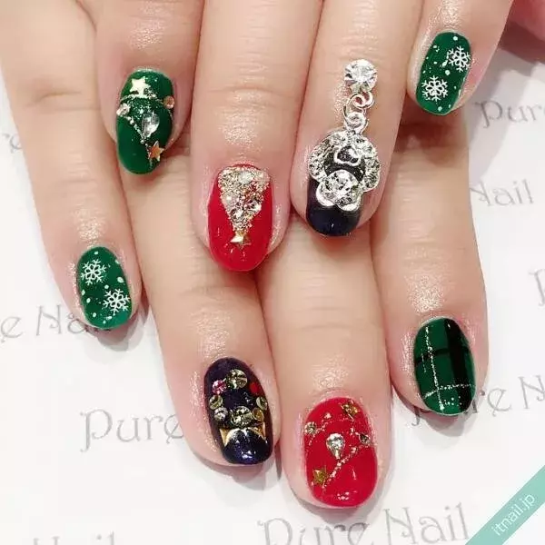 今年のクリスマスネイルはどんなのにする いろんなバリエーションを一気見せ ローリエプレス