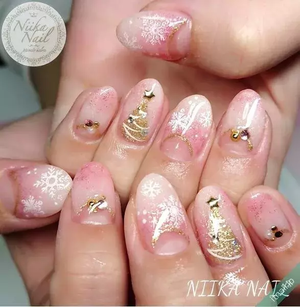 今年のクリスマスネイルはどんなのにする いろんなバリエーションを一気見せ ローリエプレス 今年のクリスマスネイルはどんなのにする いろんなバリエーションを一気見せ ローリエプレス