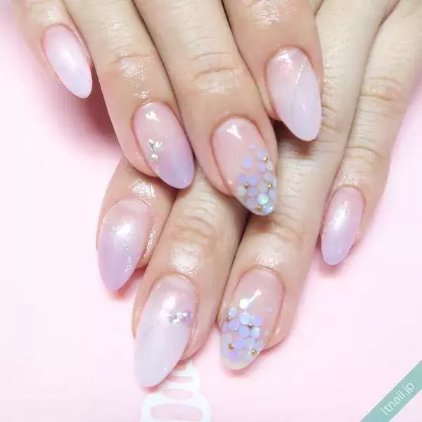 女性らしい柔らかさが上品 梅雨に映える 紫陽花ネイル 特集 ローリエプレス