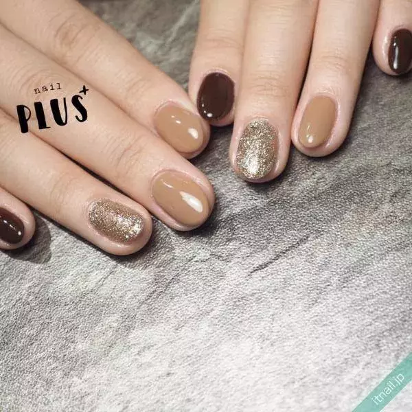 あなたはどっち派 上品シルバーvs豪華ゴールドネイル ローリエプレス