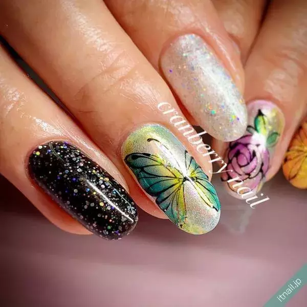 ちょうちょアートが美しい 手描きのバタフライネイル5選 ローリエプレス