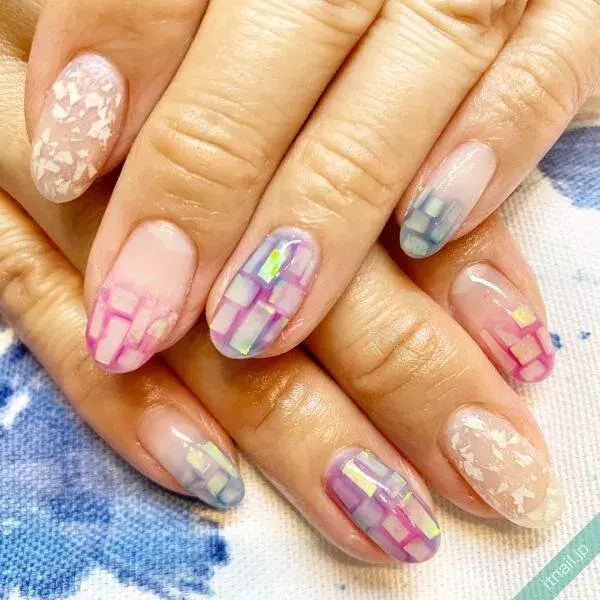 主役級の輝き シェルネイル で大人のプラスデザイン ローリエプレス