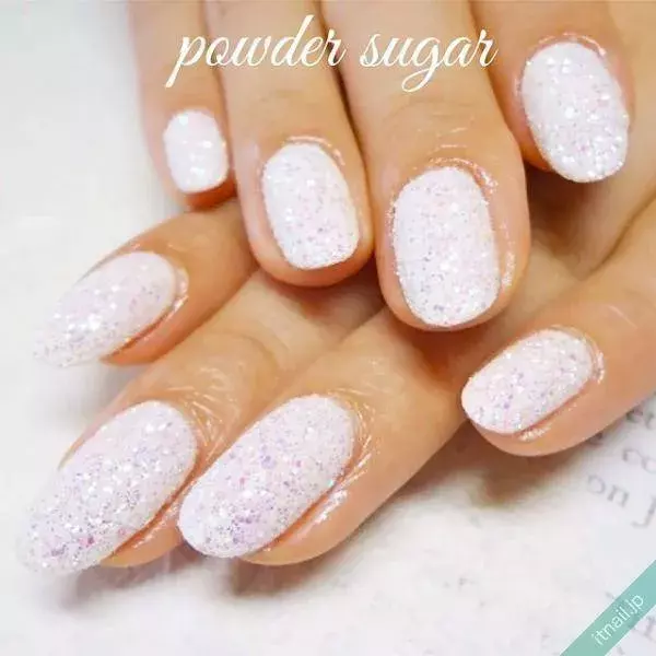 ザラザラした手触りがクセになる いまどきシュガーネイルのすべて ローリエプレス