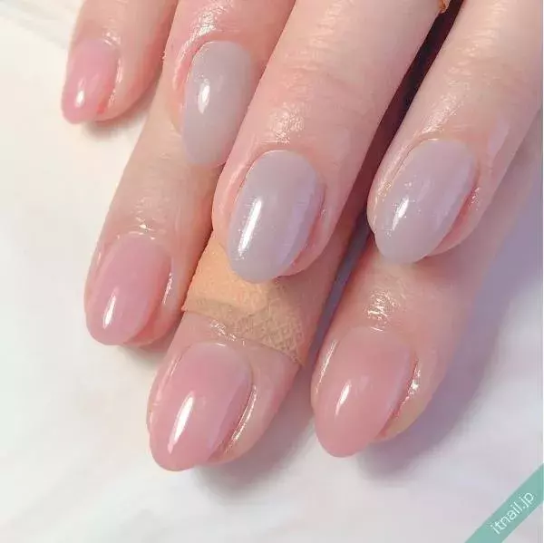 ピンク グレー のネイルが可愛い 大人フェミニンなデザイン10選 ローリエプレス
