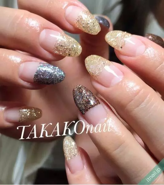 輝く爪先にドキドキ ラメフレンチネイルのデザインバリエをご紹介 ローリエプレス