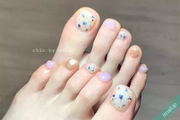 気分が上がる 大人かわいい 花柄フットネイル デザイン集 ローリエプレス