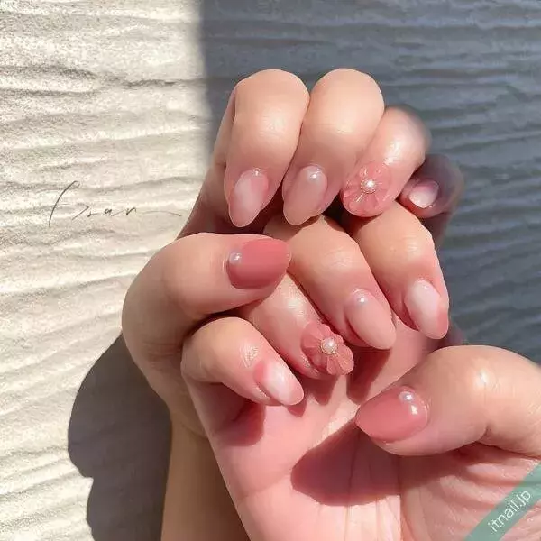 立体感が可愛い ぷっくりネイル でトレンドデザイン ローリエプレス