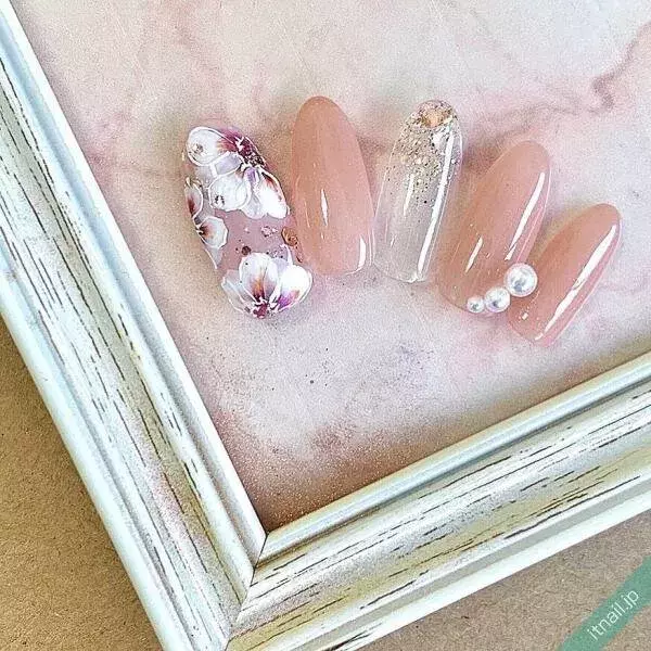 デートにも ピンクベージュネイル で正統派の可愛さをget ローリエプレス