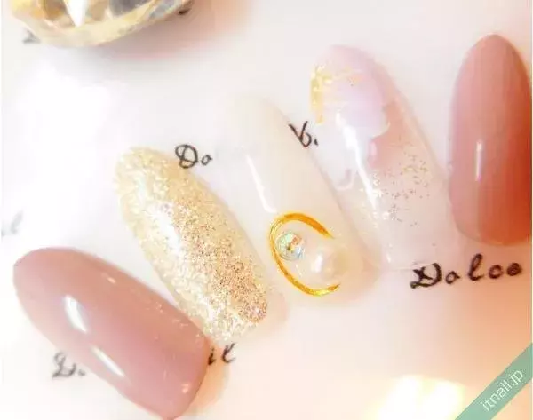 デートにも ピンクベージュネイル で正統派の可愛さをget ローリエプレス