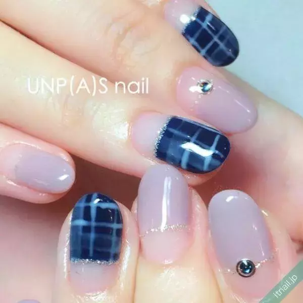 ラベージュネイル くすみラベンダーでつくる 甘すぎない 大人っぽい指先 ローリエプレス ラベージュネイル くすみラベンダーでつくる 甘すぎない 大人っぽい指先 ローリエプレス