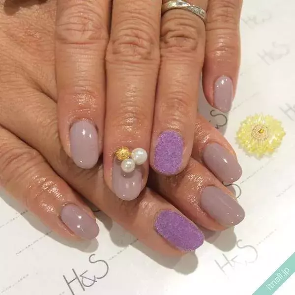 ラベージュネイル くすみラベンダーでつくる 甘すぎない 大人っぽい指先 ローリエプレス ラベージュネイル くすみラベンダーでつくる 甘すぎない 大人っぽい指先 ローリエプレス
