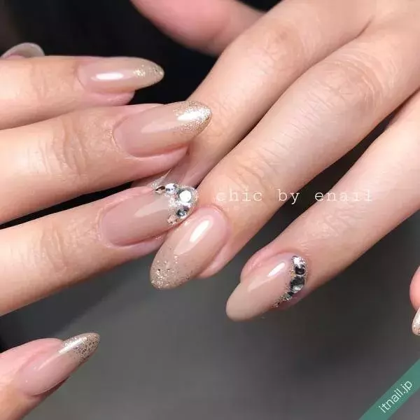 40代の秋ネイルは上品に美しく ベージュネイル デザイン集 ローリエプレス 40代の秋ネイルは上品に美しく ベージュネイル デザイン集 ローリエプレス