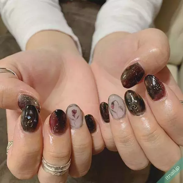 黒 初心者にもおすすめ キュートなブラックネイル ローリエプレス