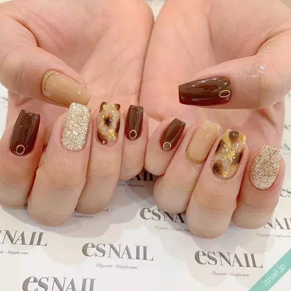 センスアップ 秋ネイルはスクエアスタイルでもっとオシャレに ローリエプレス センスアップ 秋ネイルはスクエアスタイルでもっとオシャレに ローリエプレス