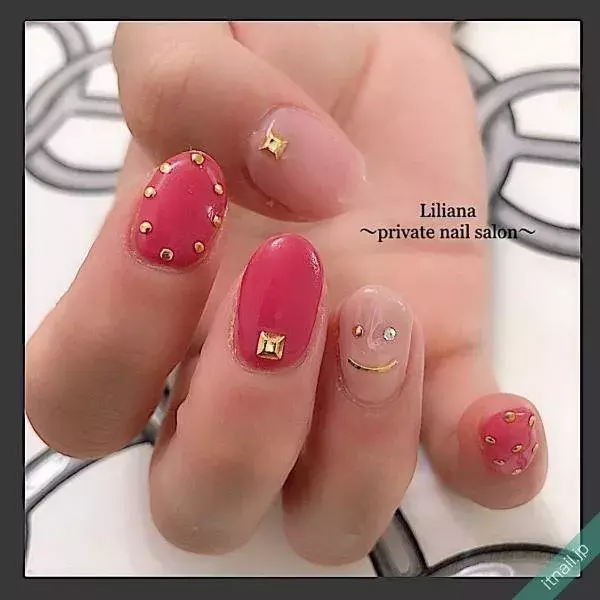 ほっこり笑顔に癒されて ニコちゃんネイルで遊び心満載な手元に ローリエプレス ほっこり笑顔に癒されて ニコちゃんネイルで遊び心満載な手元に ローリエプレス