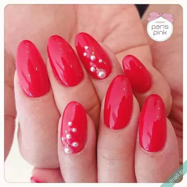 年の流行色 ヒューマンレッドを使ってアートするネイル5選 ローリエプレス 年の流行色 ヒューマンレッドを使ってアートするネイル5選 ローリエプレス