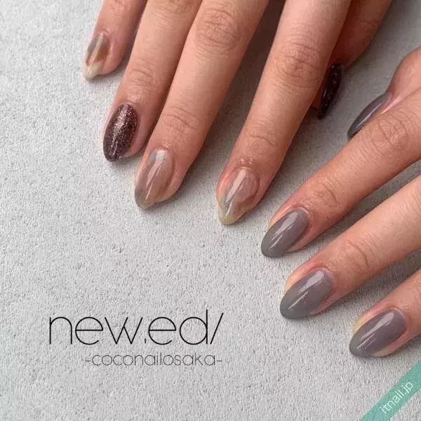 21年秋冬の ちぐはぐネイル はこれ お洒落女性におすすめのデザイン7選 ローリエプレス 21年秋冬の ちぐはぐネイル はこれ お洒落女性におすすめのデザイン7選 ローリエプレス