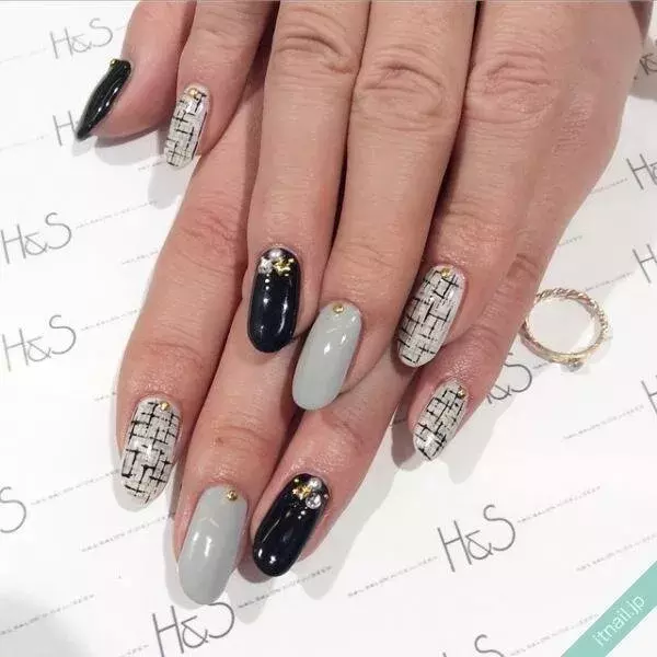 白 黒 グレーで作る 無彩色ネイル 特集 大人かっこいい指先へ ローリエプレス 白 黒 グレーで作る 無彩色ネイル 特集 大人かっこいい指先へ ローリエプレス