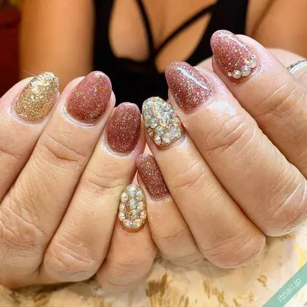 大人が楽しむキラキラネイル 大人可愛い グリッターネイル 特集 ローリエプレス