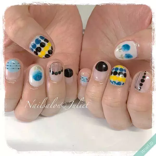 こんなデザインもあり ストライプ柄 ドット柄のネイルデザイン ローリエプレス
