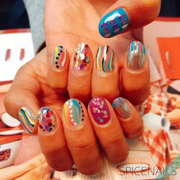 こんなデザインもあり ストライプ柄 ドット柄のネイルデザイン ローリエプレス