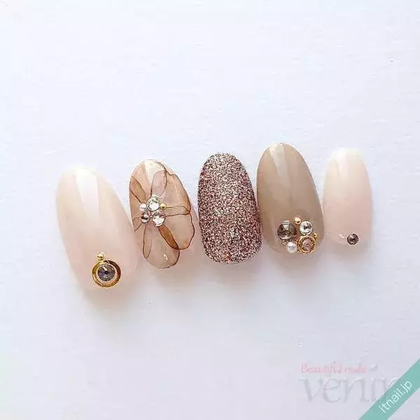 ブラウンベージュの大人ネイル特集 夏に真似したいデザインをcheck ローリエプレス