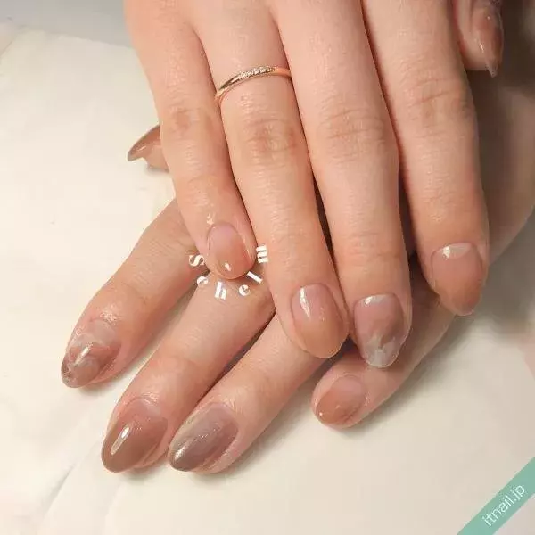 ブラウンベージュの大人ネイル特集 夏に真似したいデザインをcheck ローリエプレス ブラウンベージュの大人ネイル特集 夏に真似したいデザインをcheck ローリエプレス