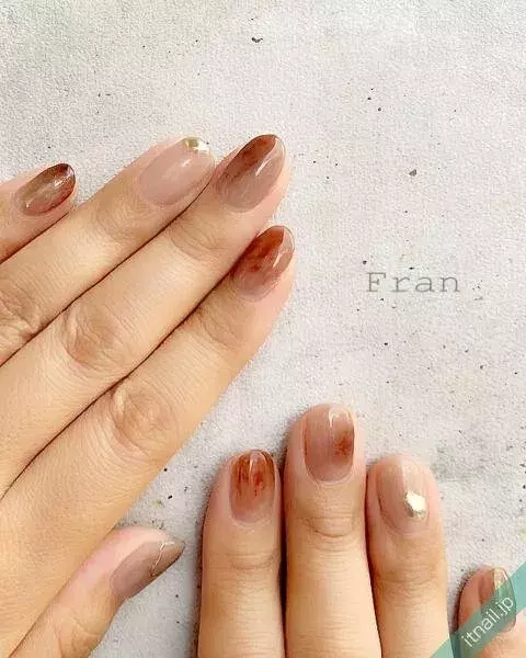 ブラウンベージュの大人ネイル特集 夏に真似したいデザインをcheck ローリエプレス ブラウンベージュの大人ネイル特集 夏に真似したいデザインをcheck ローリエプレス