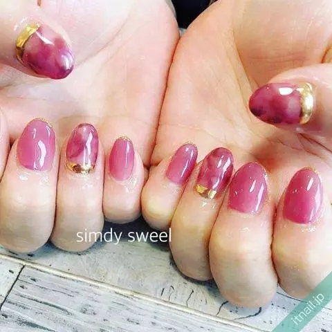 大人女子におすすめ ピンク ミラーカラーの甘辛mixネイル ローリエプレス