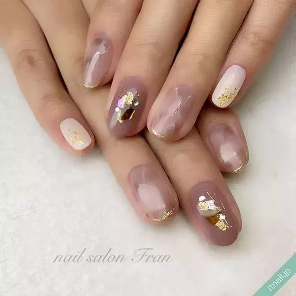 指先をグッと上品に仕上げる 大理石ネイルカタログ ローリエプレス 指先をグッと上品に仕上げる 大理石ネイルカタログ ローリエプレス